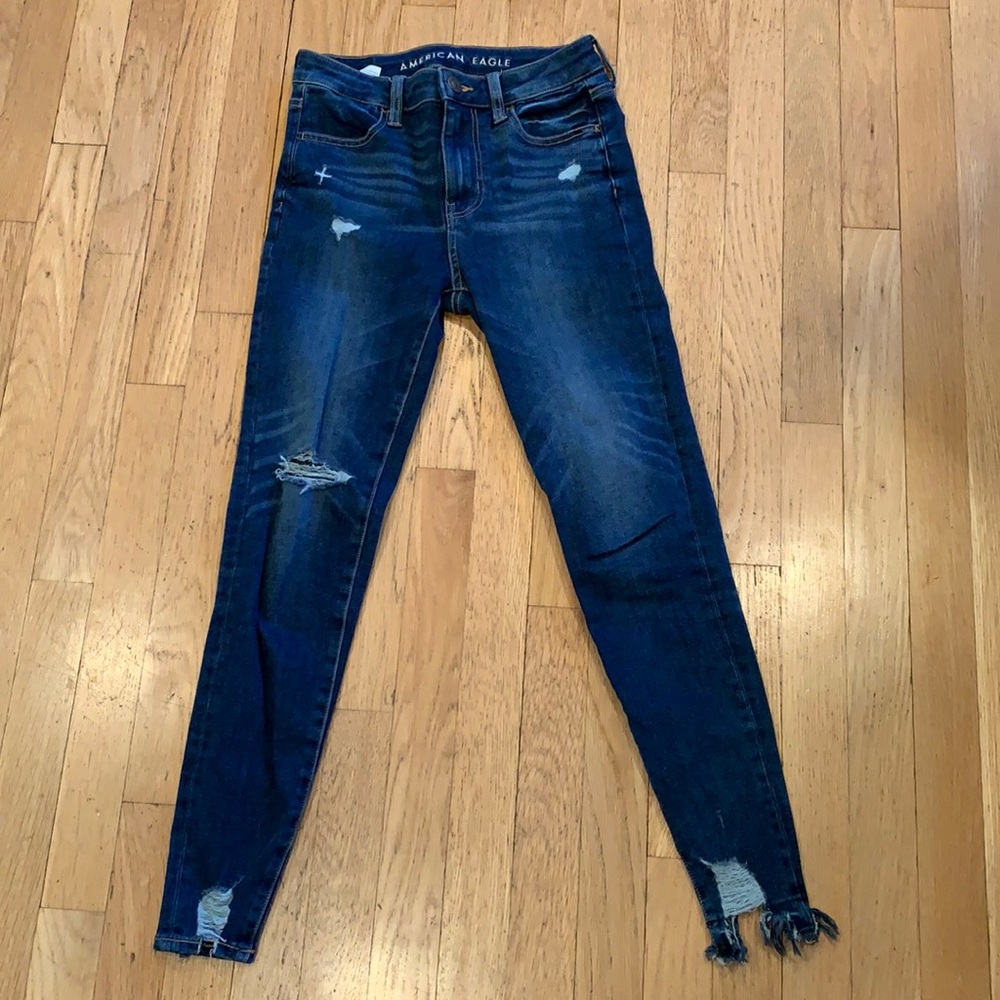 AMERICAN EAGLE dark wash skinny jeans. Size 0. So comfortable! Great fitting .